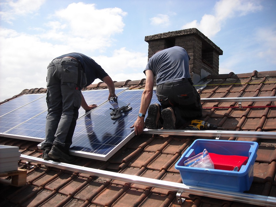 Difference Between a Professional and DIY Solar Installation